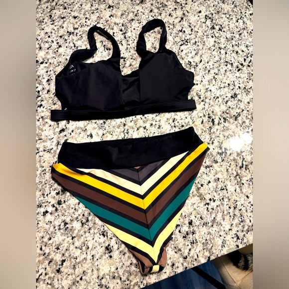 NWOT RVCA bikini! - Picture 2 of 2